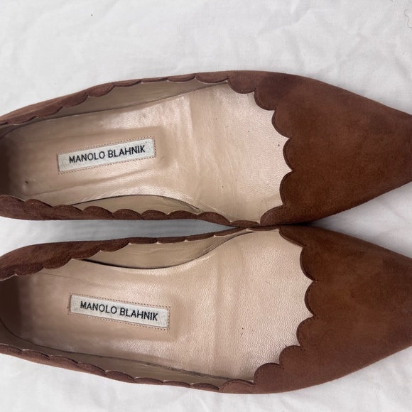 Manolo Blahnik Suede Scallop Trim Flats Women's 39.5 - Picture 5 of 5